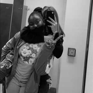 Meet your Posher, Amyia